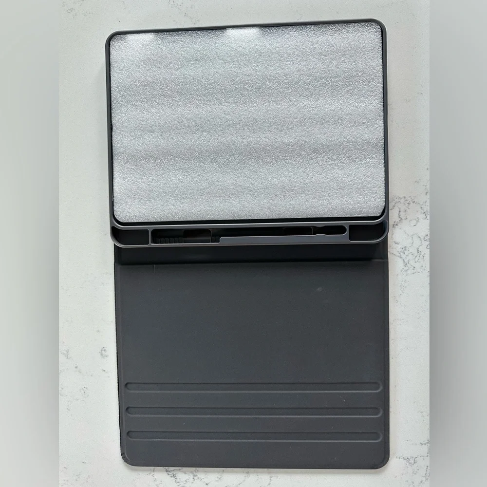 NWOT. Heyday Apple iPad folio cover in Black.Saffiano 10.2” iPad or 10.5iPad Air